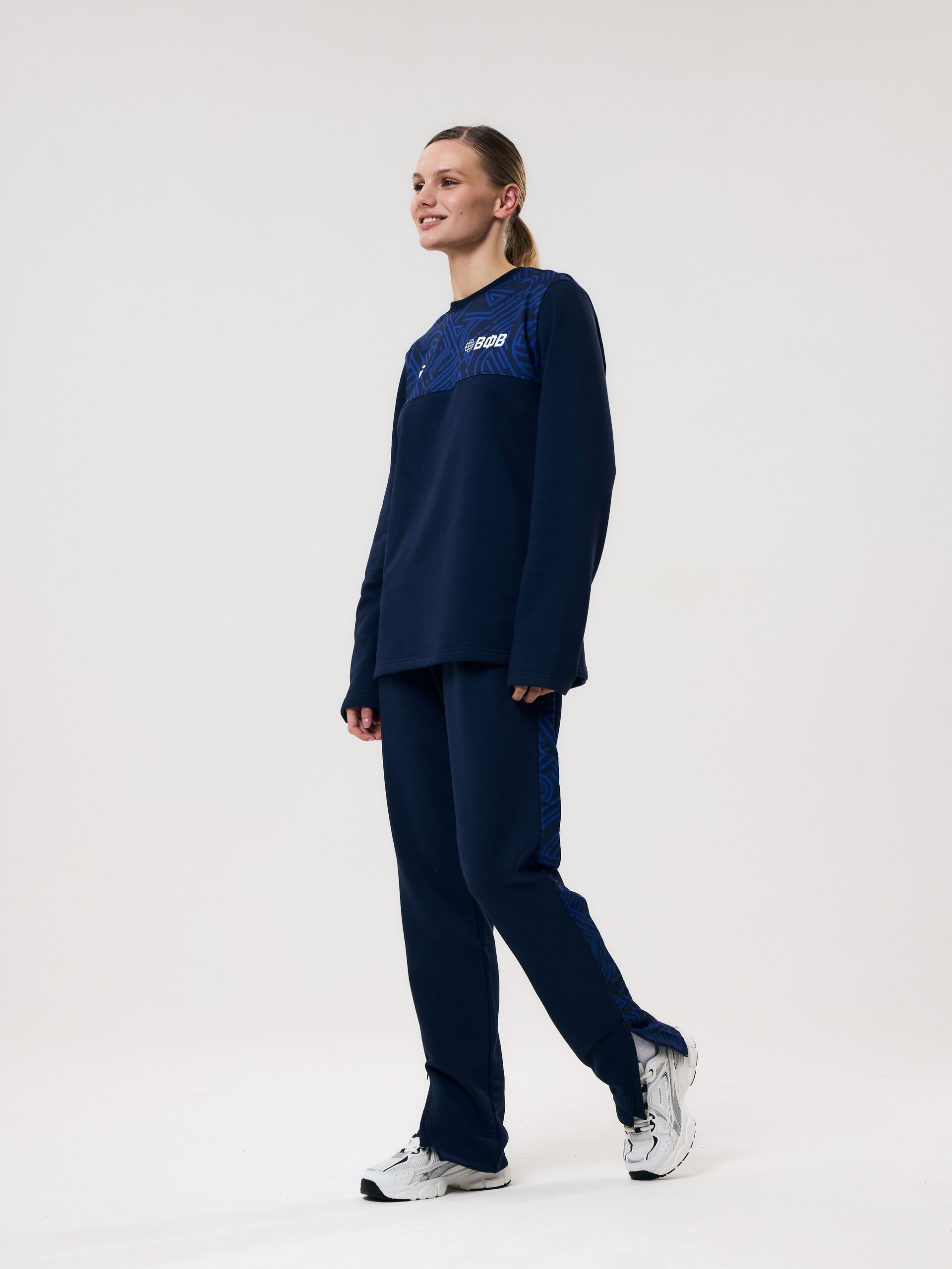 Брюки спортивные женские с лампасами