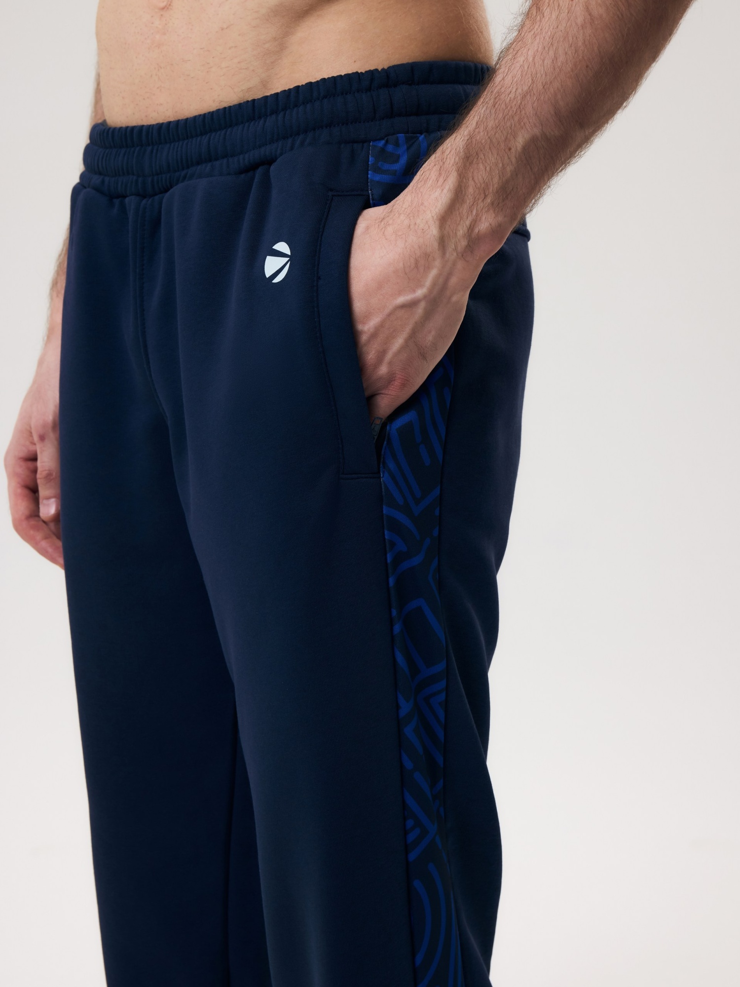 Брюки спортивные мужские с лампасами